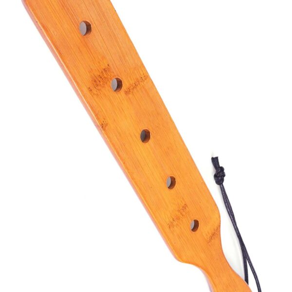 Падл Fetish Tentation — Paddle 5 Holes Bamboo, упакований у ПЕ пакет